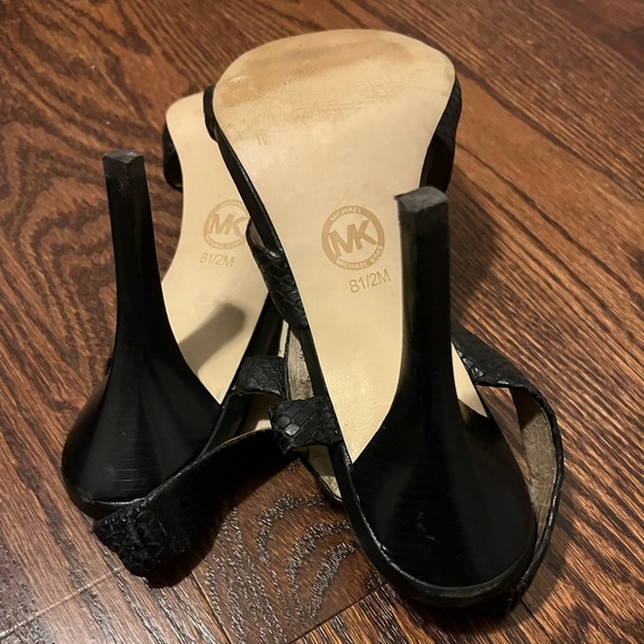 Michael Kors size 8 1/2 sandals - Picture 6 of 6